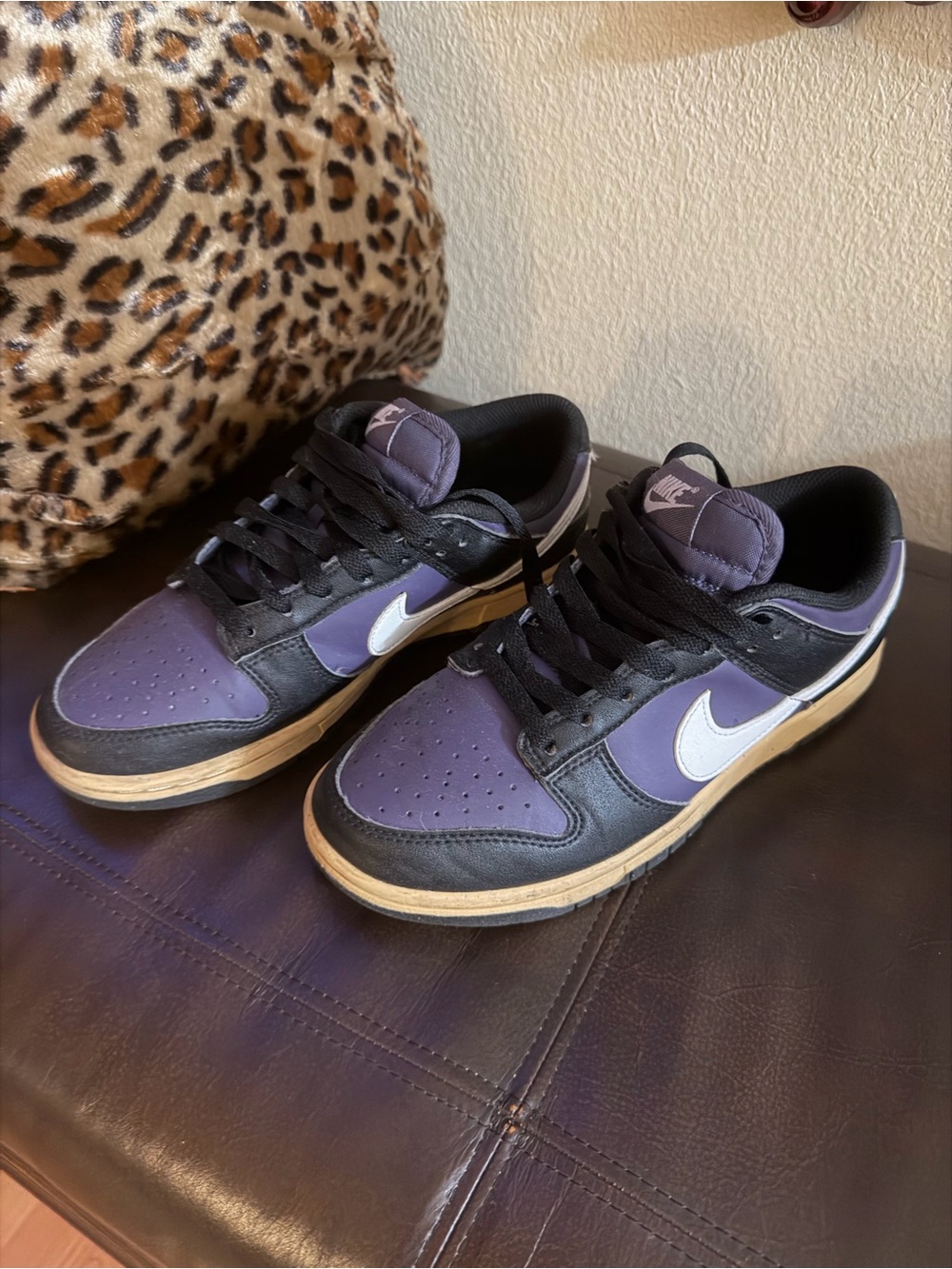 Nike Low-Top Sneakers in Purple, Black and White